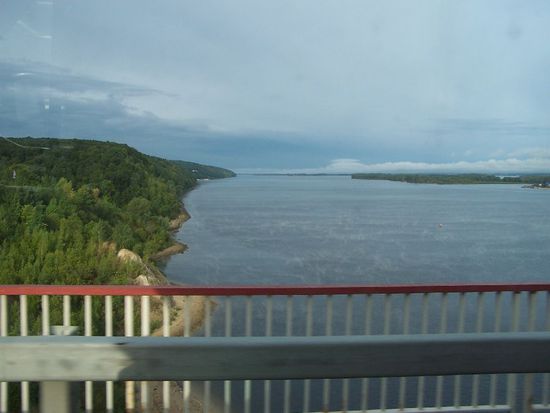 wir fahren über die Wolga