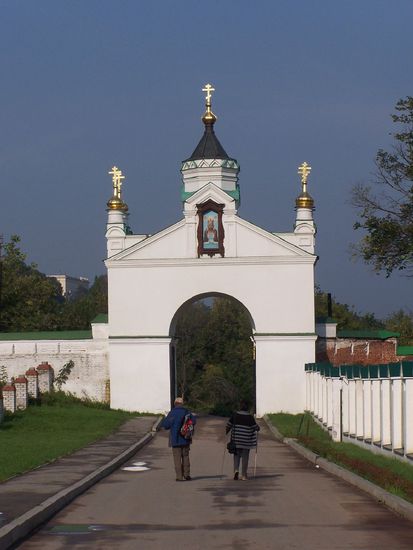 wir verlassen das Kloster