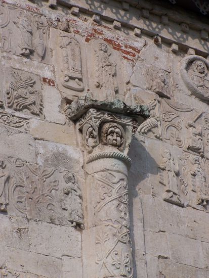 Reliefs des 13. Jhs.