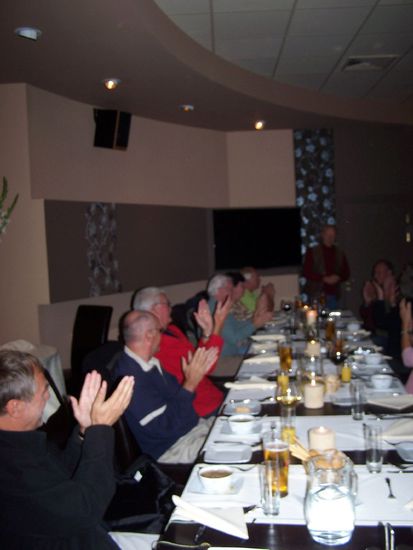 unser Abschiedsessen, Peter schwingt eine Rede