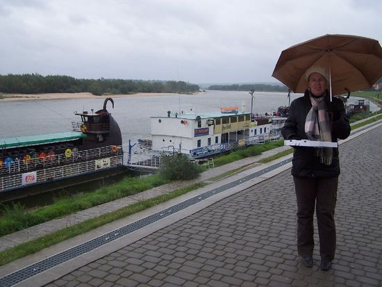 die Weichsel bei Regen, wir tragen die Reste der Pizza heim