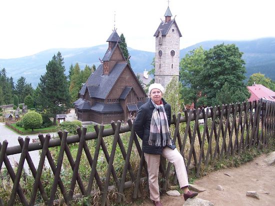 das letzte Foto für diesen Bericht vor der Stabkirche aus Norwegen - Auf Wiedersehen -