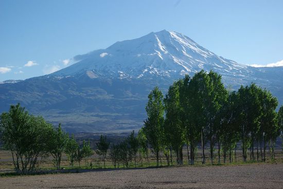 der Ararat frei von 
Wolken