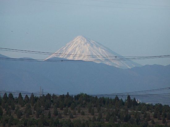 der 
Damovan, der hoechste Berg des Iran 5.670 m hoch - Blick von unserem Stellplatz aus