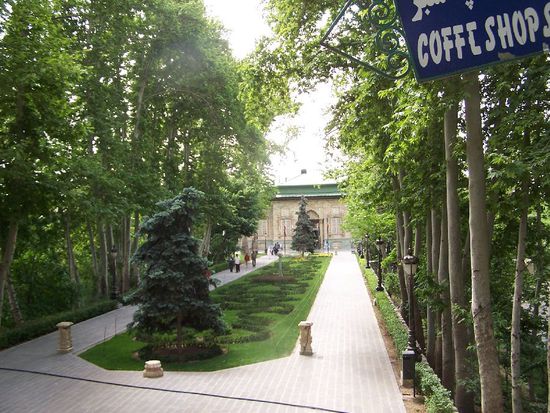 Im Gelaende des Saab Abad - das Haus der Schabnu