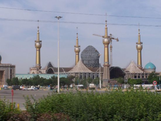 das Khomeni-Mauseleum - seit 17 Jahren in Bau