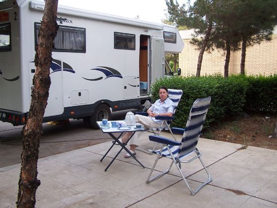 wir koennen zum 1. Mal draussen sitzen in Isfahan - wie schoen