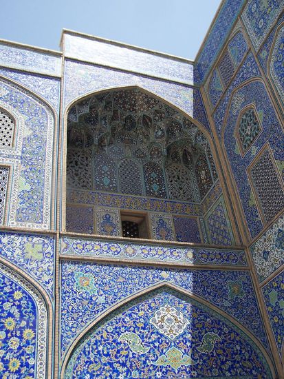 die wunderbaren Kachelmosaike der Versammlungsmoschee