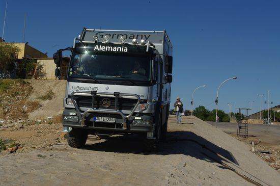 Auffahrt auf den Ponton in Assuan