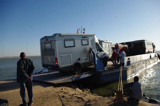 wir fahren vom Ponton runter in Wadi Halfa