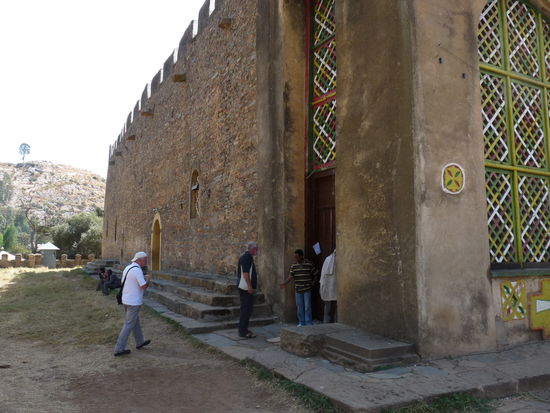 in diese Kirche dürfen nur Männer  Axum