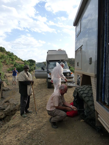 unsere Reifenpanne kurz vor Lalibela