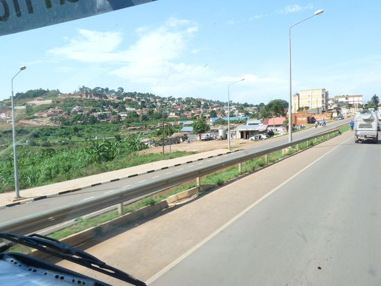 Einfahrt nach Kampala