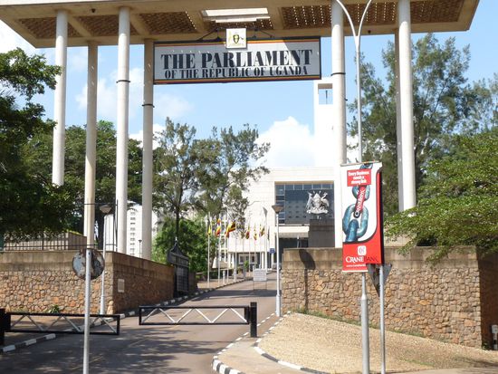 der Eingang zum Parlamentsgebaeude