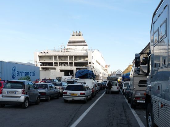 unsere Faehre in Genua