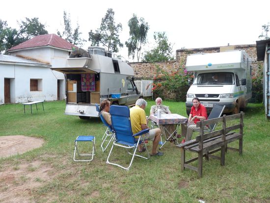 geschafft nach der Fahrt im Fort Biharamulo