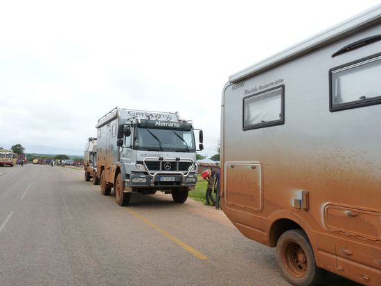so sehen die Autos nach der Pistenfahrt aus richtige "Pistensäue"