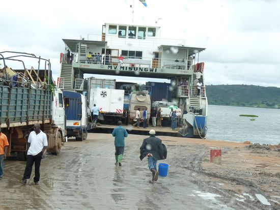 Jpachim und Reante sind schon auf der Faehre nach Mwanza, wir muessennoch warten