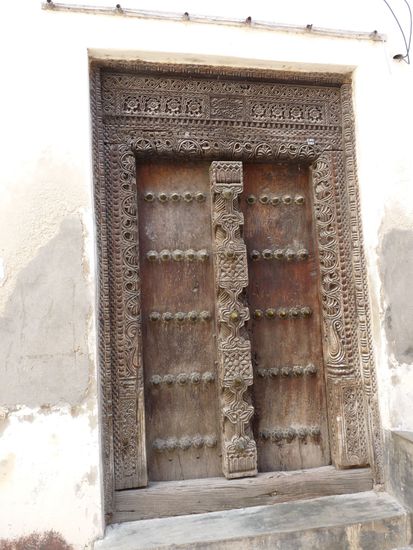 eine der vielen geschnitzten Türen, die wir gesehen haben