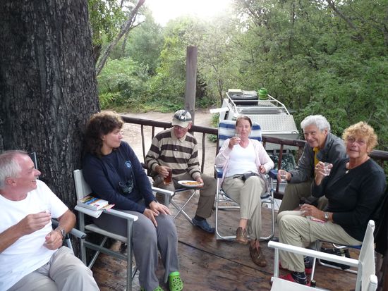 Fahrerbesprechung auf dem Ausguck und der Wodka ist immer dabei