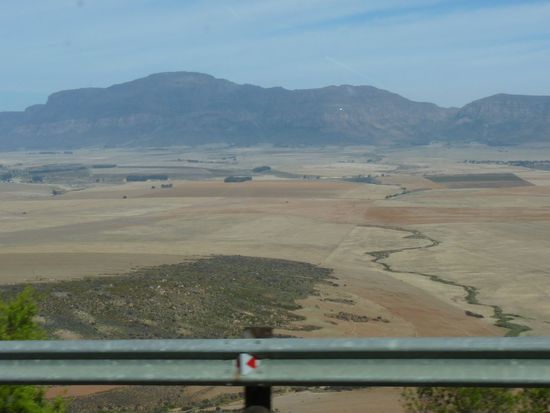 in der Ferne die Berge