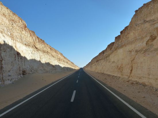 die Straße in der Wüste