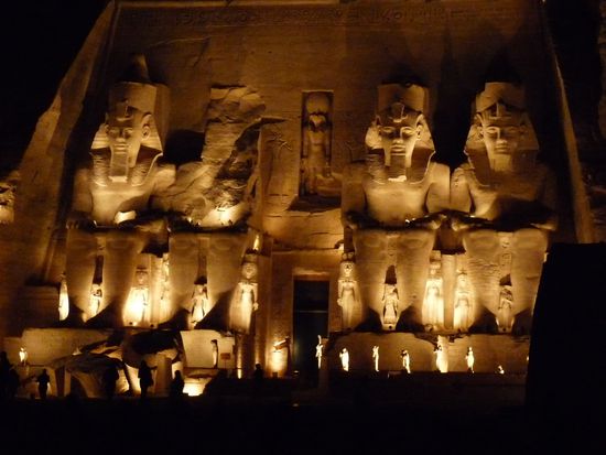 Der Ramsestempel während der Ton- und Lichtschau