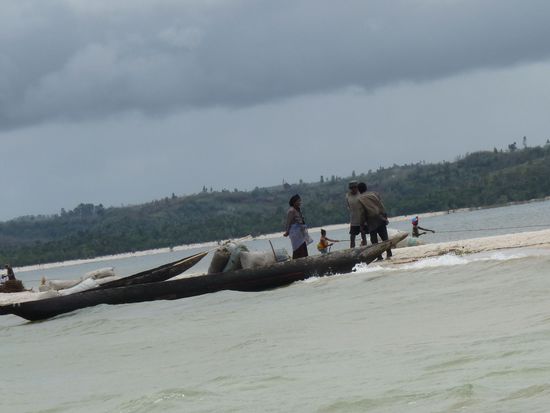 durch diese Enge geht es in den Canal des Pangalanes