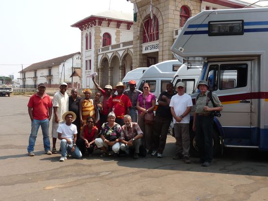 Gruppenbild mit Crew in Antsirabe