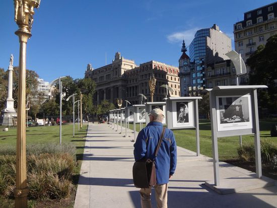 der Platz beim Teatro Colon, Blick auf den Justizpalast