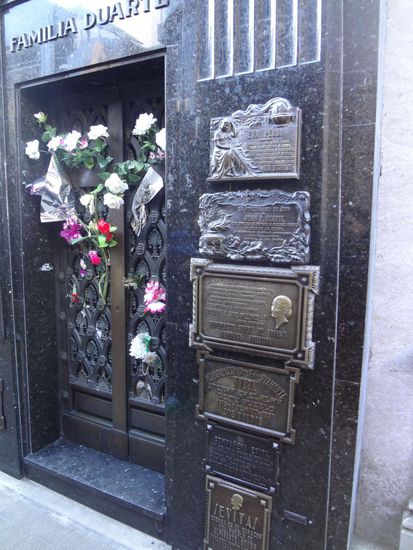 Evitas Grabstätte auf dem Friedhof Recoleta, sie starb 1952 wurde aber erst 1976 hier im Familiengrab der Duartes beigesetzt.