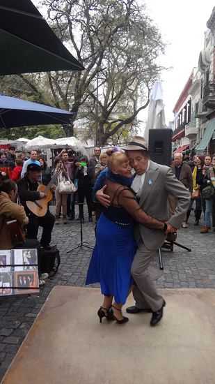 Tango auf einem Quadratmeter, deshalb geht es so eng zu