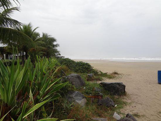 der Strand vor unserem Stellplatz in Bertioga