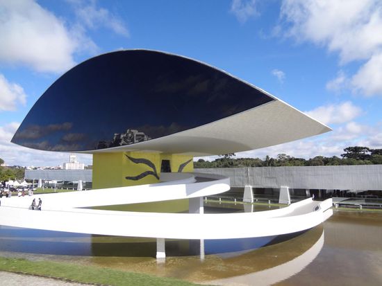 das Auge, das moderne Museum von Oscar Niemeyer