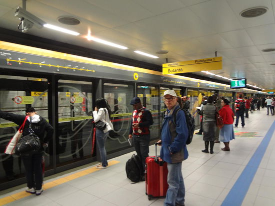 die gelbe Linie fährt ohne Fahrer