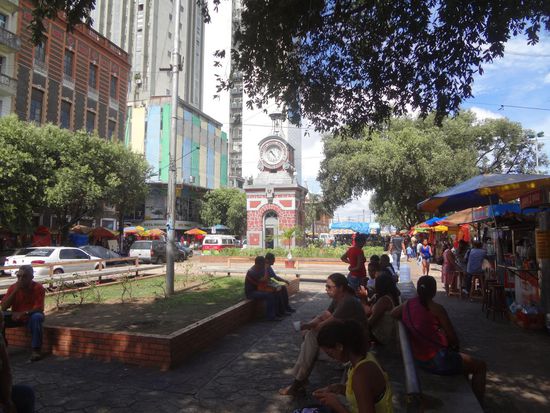 der kleine Uhrenturm, puh ist das heiß, da hilft nur Wasser