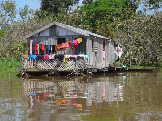 ein schwimmendes Haus