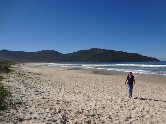 am weißen Strand von Pantano do Sul