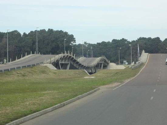 die Brücke  Berg- und Talbahn