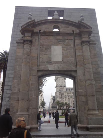 Blick durch das Stadttor