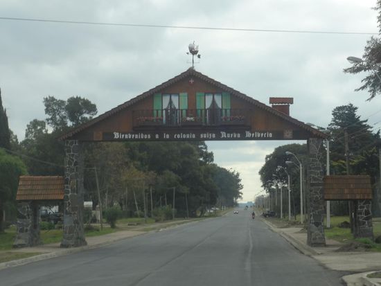 die Einfahrt nach Nueva Helvecia