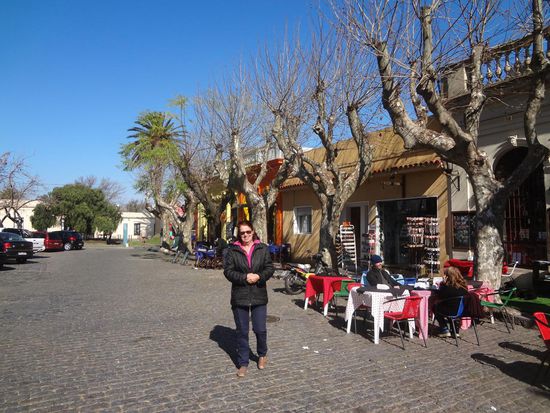 obwohl Winter ist, sitzen die Menschen draußen