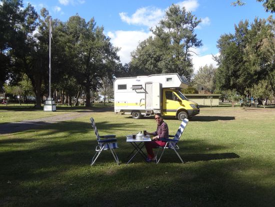 wir stehen in Rosario am Parana Fluß