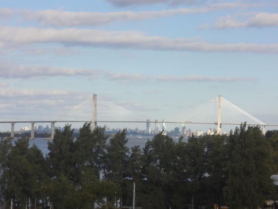 Rosario mit der Brücke über den Parana