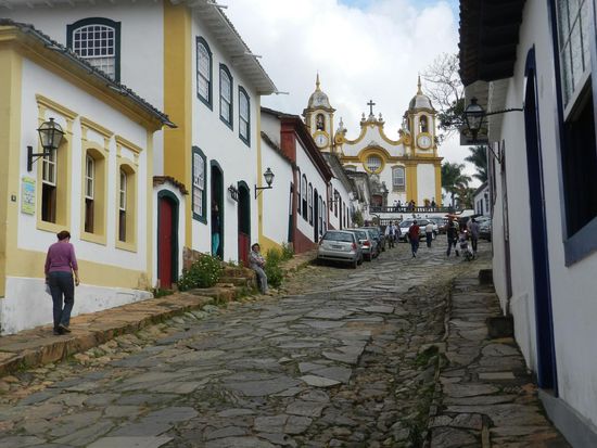 ist die Straße steil - aber es hilft nichts - wir wollen hinauf