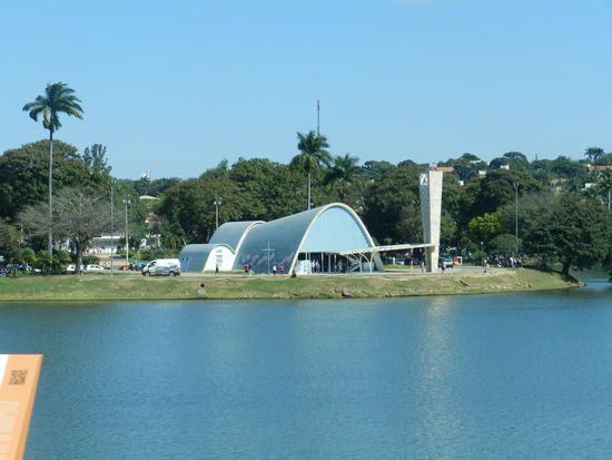 die Kirche Sao de Francisco de Assis von Oscar Niemeyer