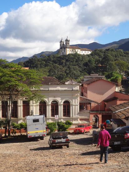 unser Parkplatz unterhalb der Kirche Sao Francisco de Paula, die wir uns gestern von außen angesehen haben.
