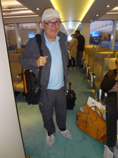 die Papierschuhe sind wichig, so wird die flammenneue Fähre mit dem schönen Teppichboden geschont