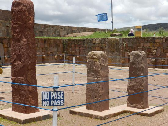 Stelen im Maskentempel