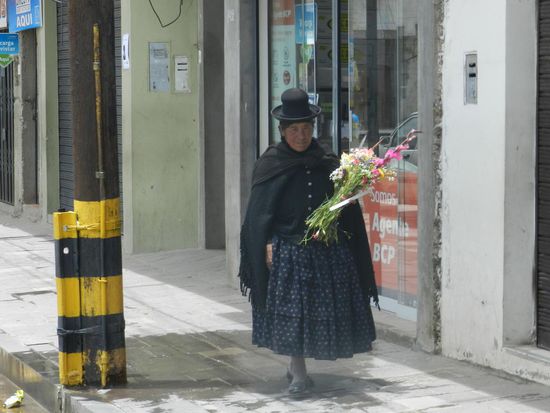 so gehen die Einheimischen in die Kirche